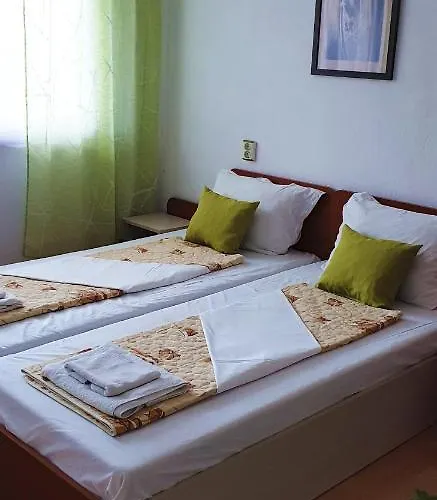 майстор костадин - 1878 בית הארחה אובזור